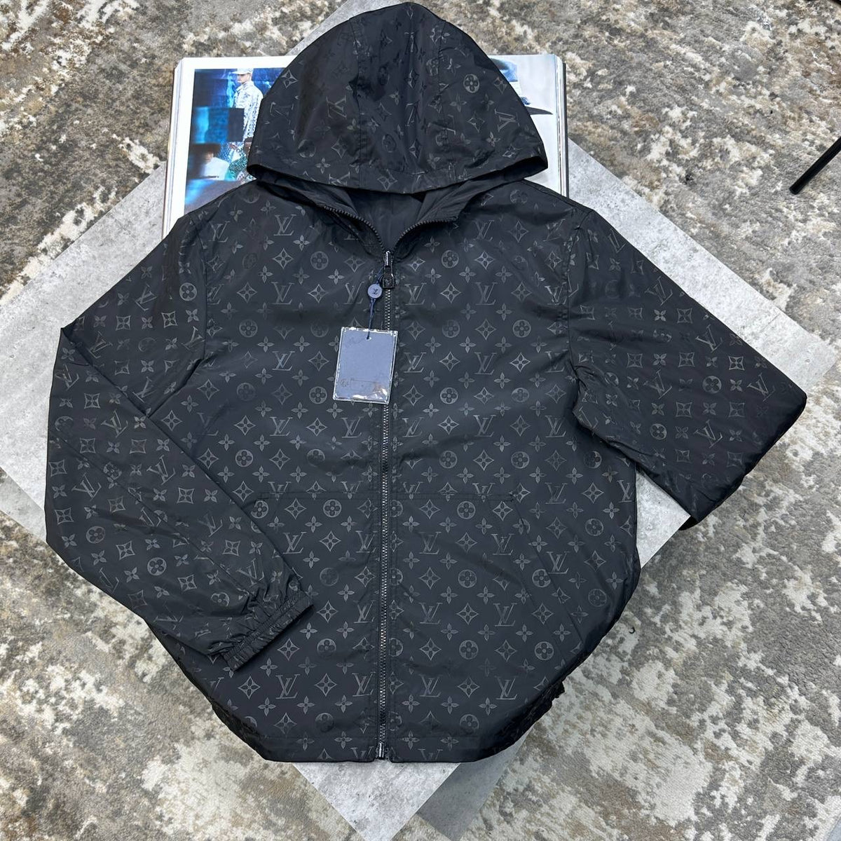 LVE REVERSIBLE JACKET BLACK