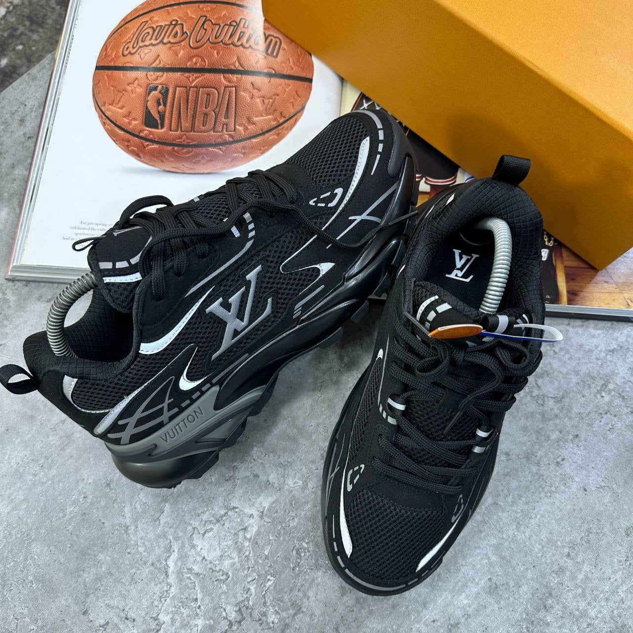 LVE TRAINERS ALL BLACK