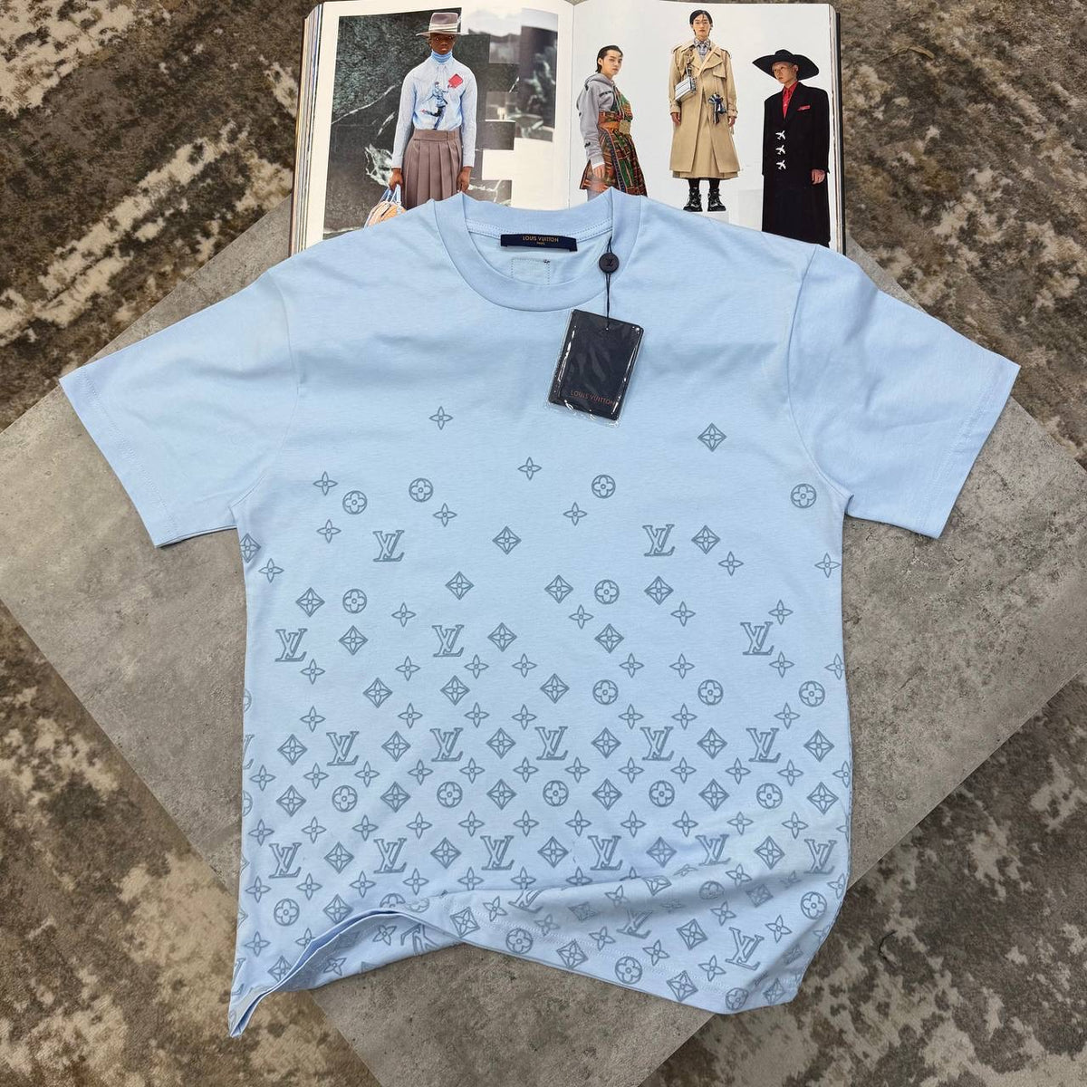 LV T-SHIRT LIGHTBLUE