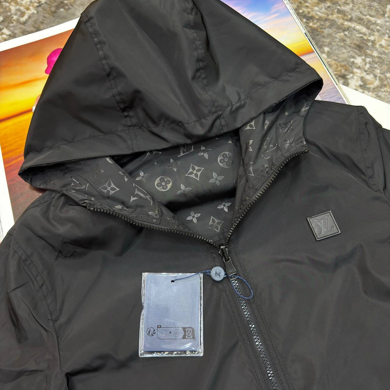 LVE REVERSIBLE JACKET BLACK