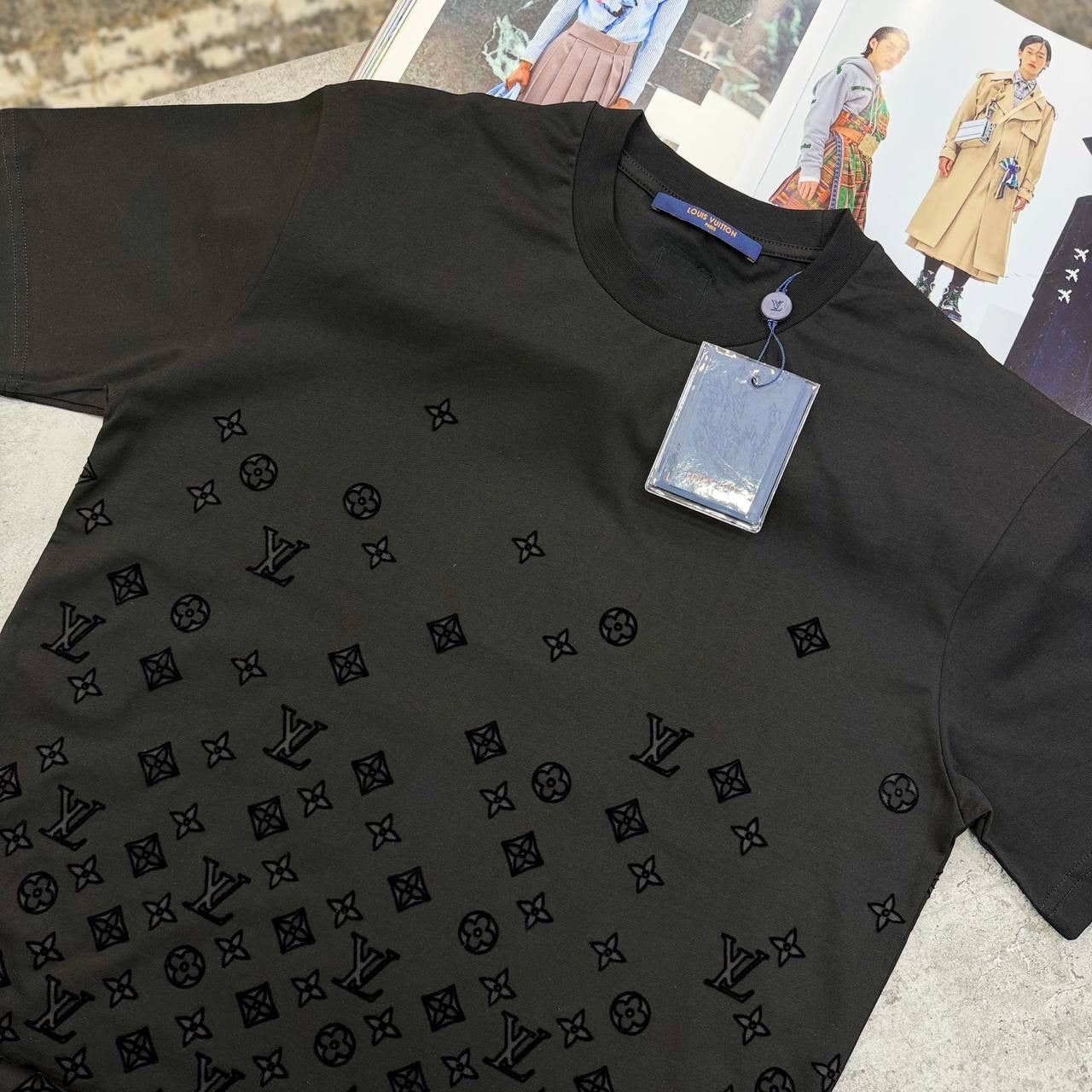 LV T-SHIRT BLACK