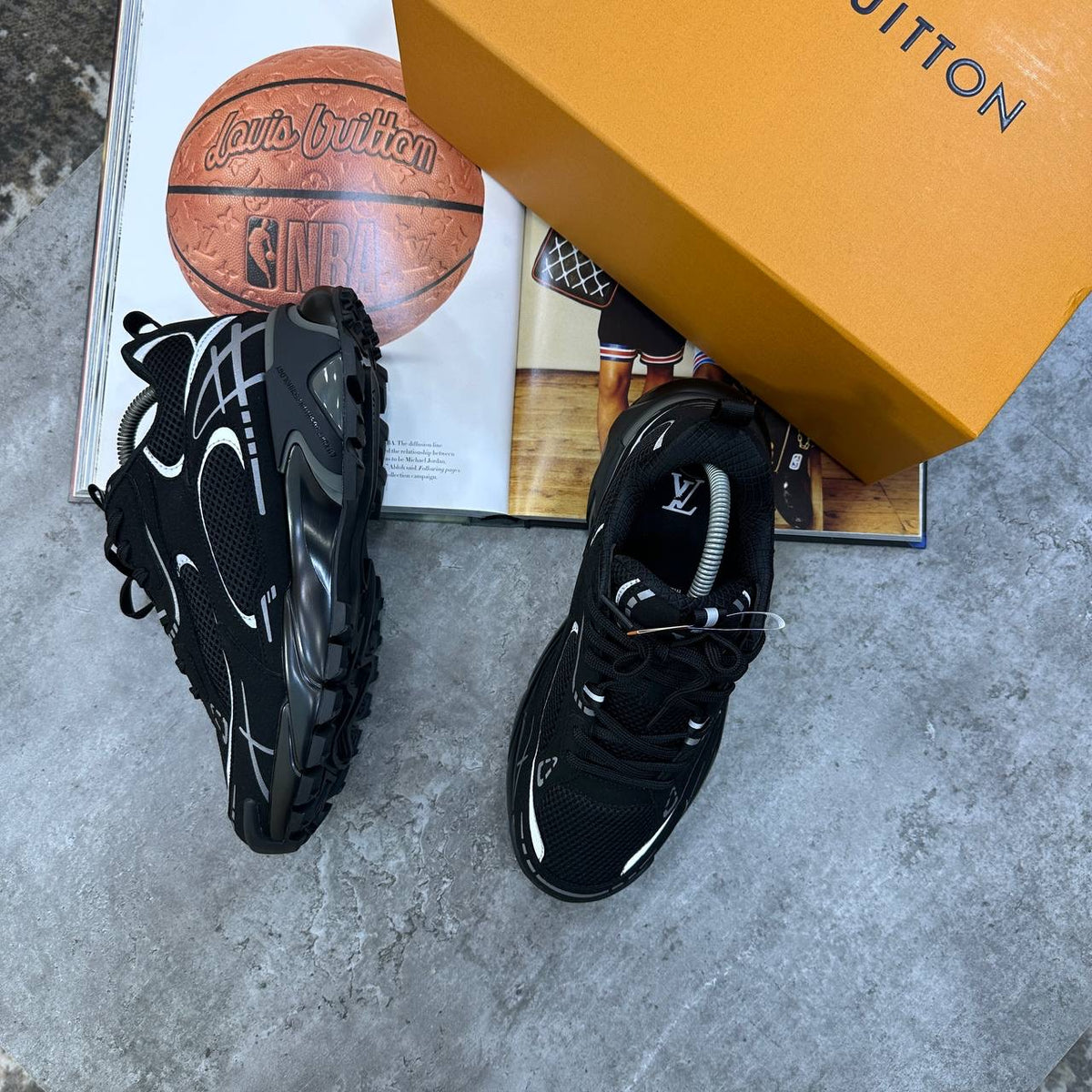 LVE TRAINERS ALL BLACK