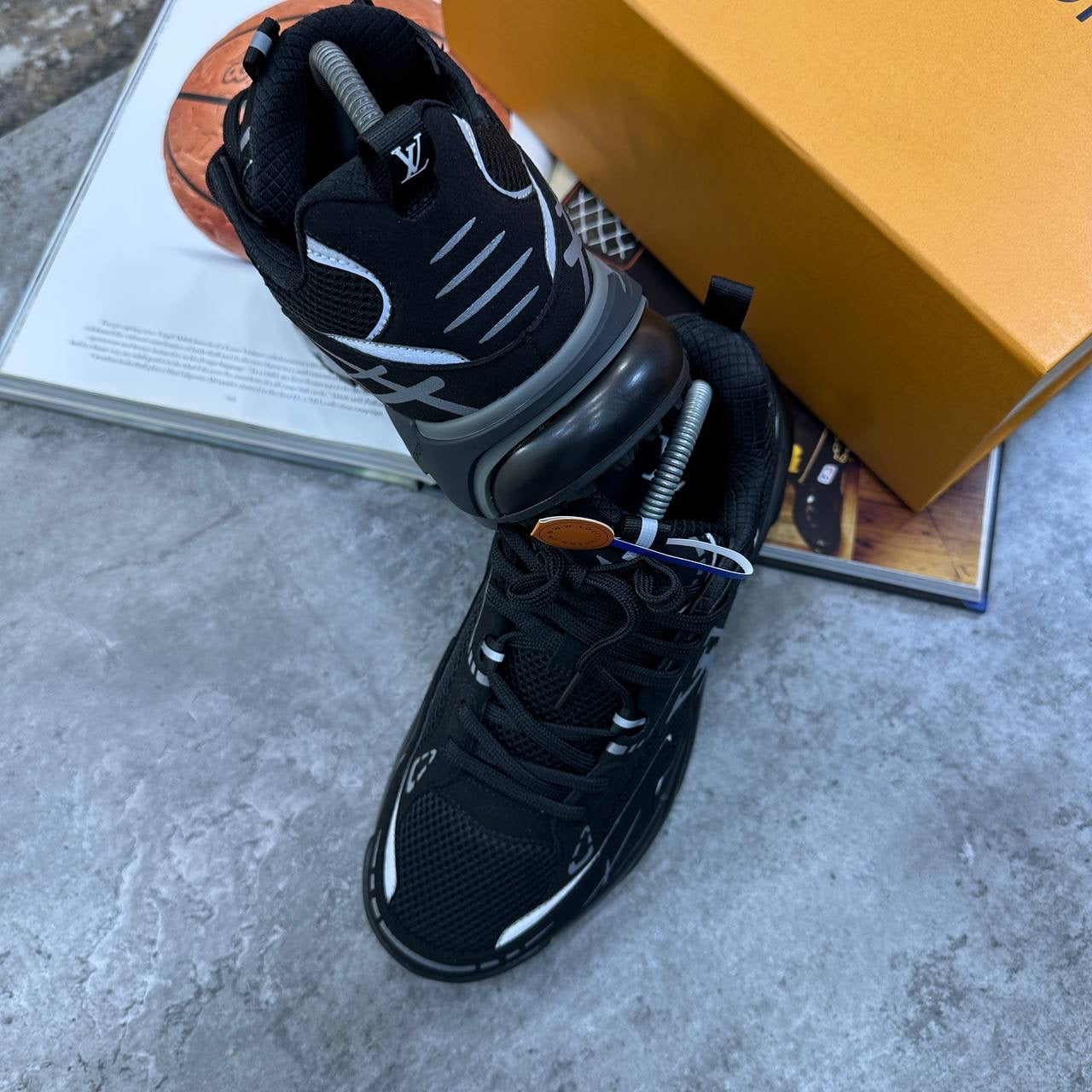 LVE TRAINERS ALL BLACK