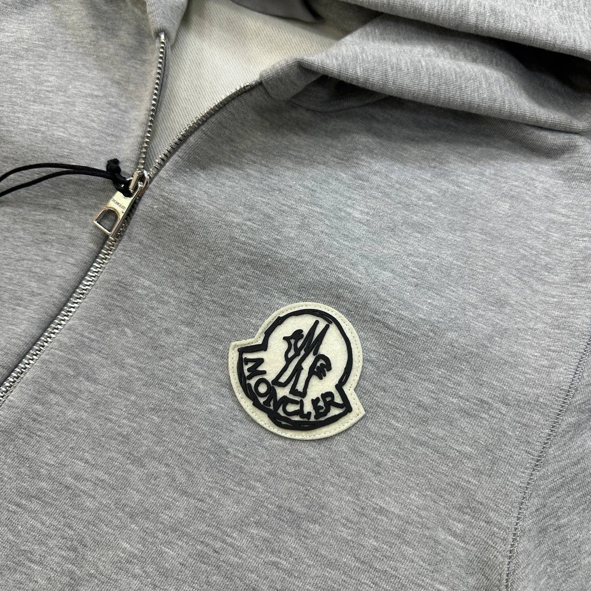 MNCR FRONT BIG BADGE TRACKSUIT GREY