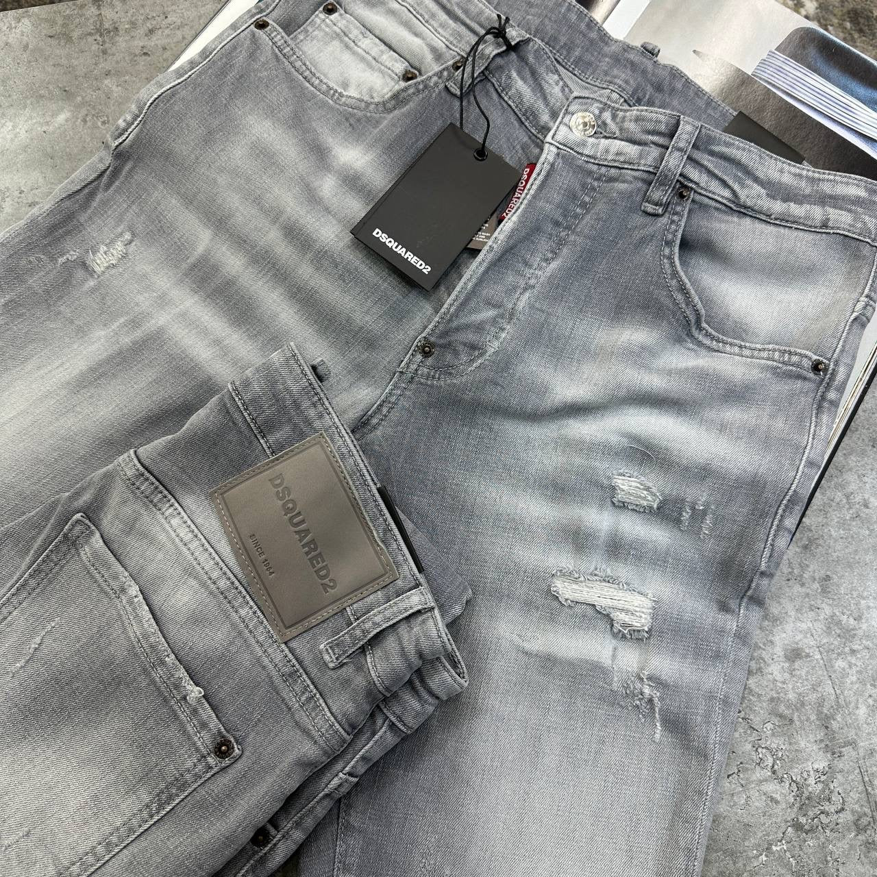 DSQD JEANS RED BADGE GREY