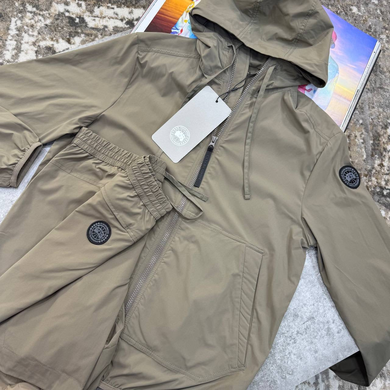CG SHORT SET BLACK BADGE LIGHT-BROWN