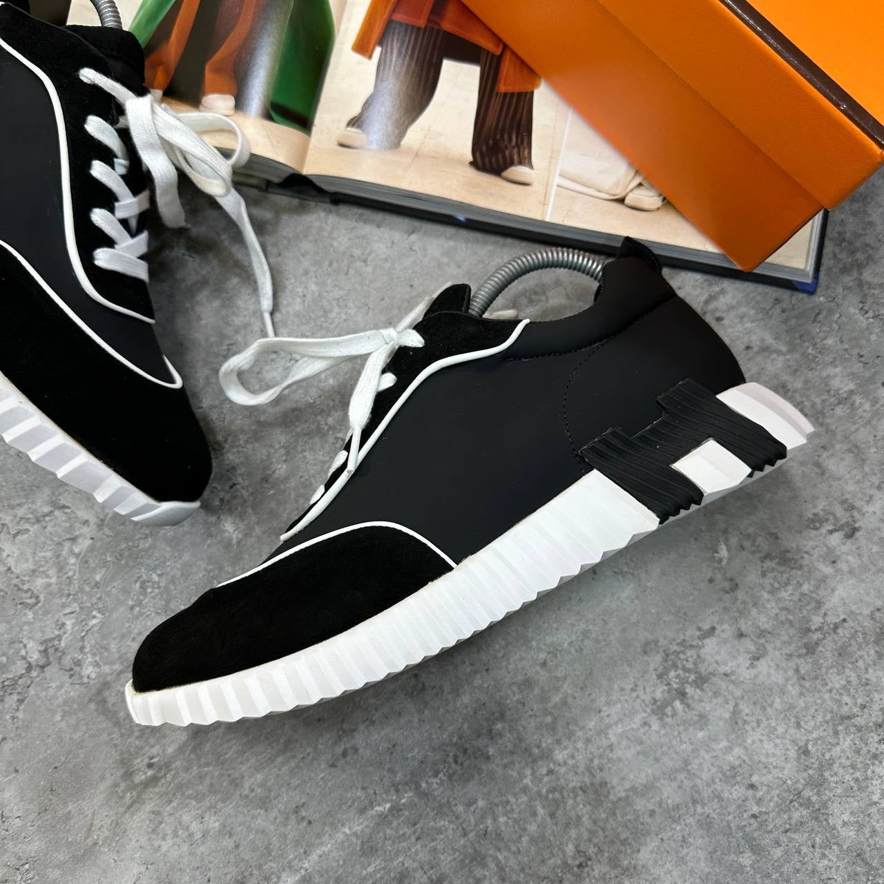 HRMS BOUNCING TRAINERS BLACK-WHITE