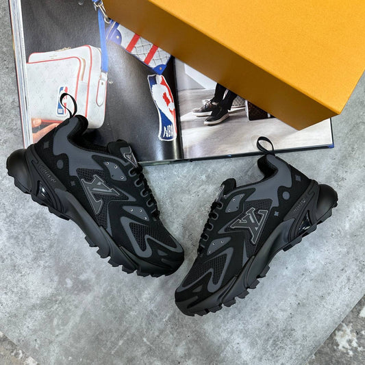 LVE TRAINER TRIPLE BLACK