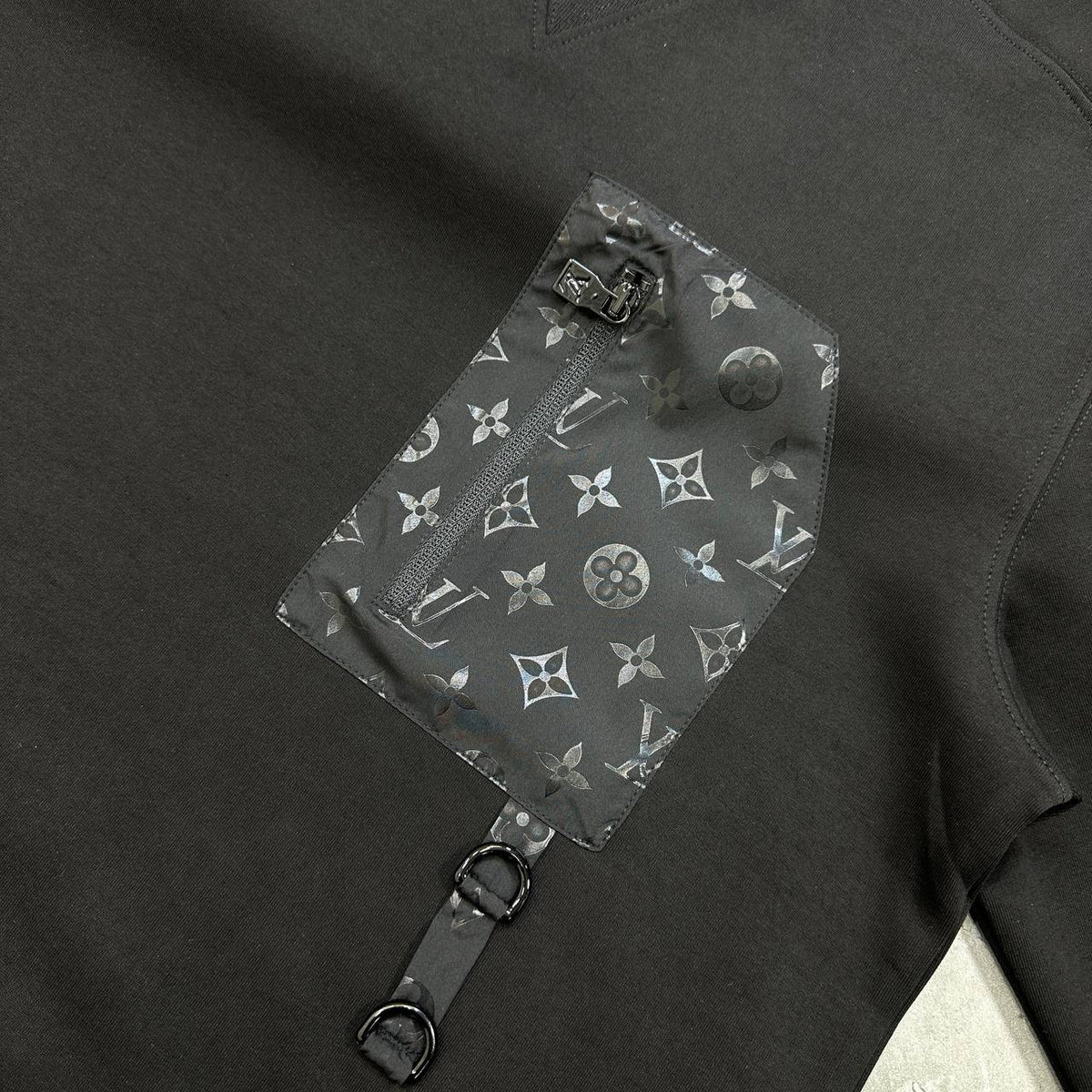 LVE FRONT POCKET JUMPER BLACK