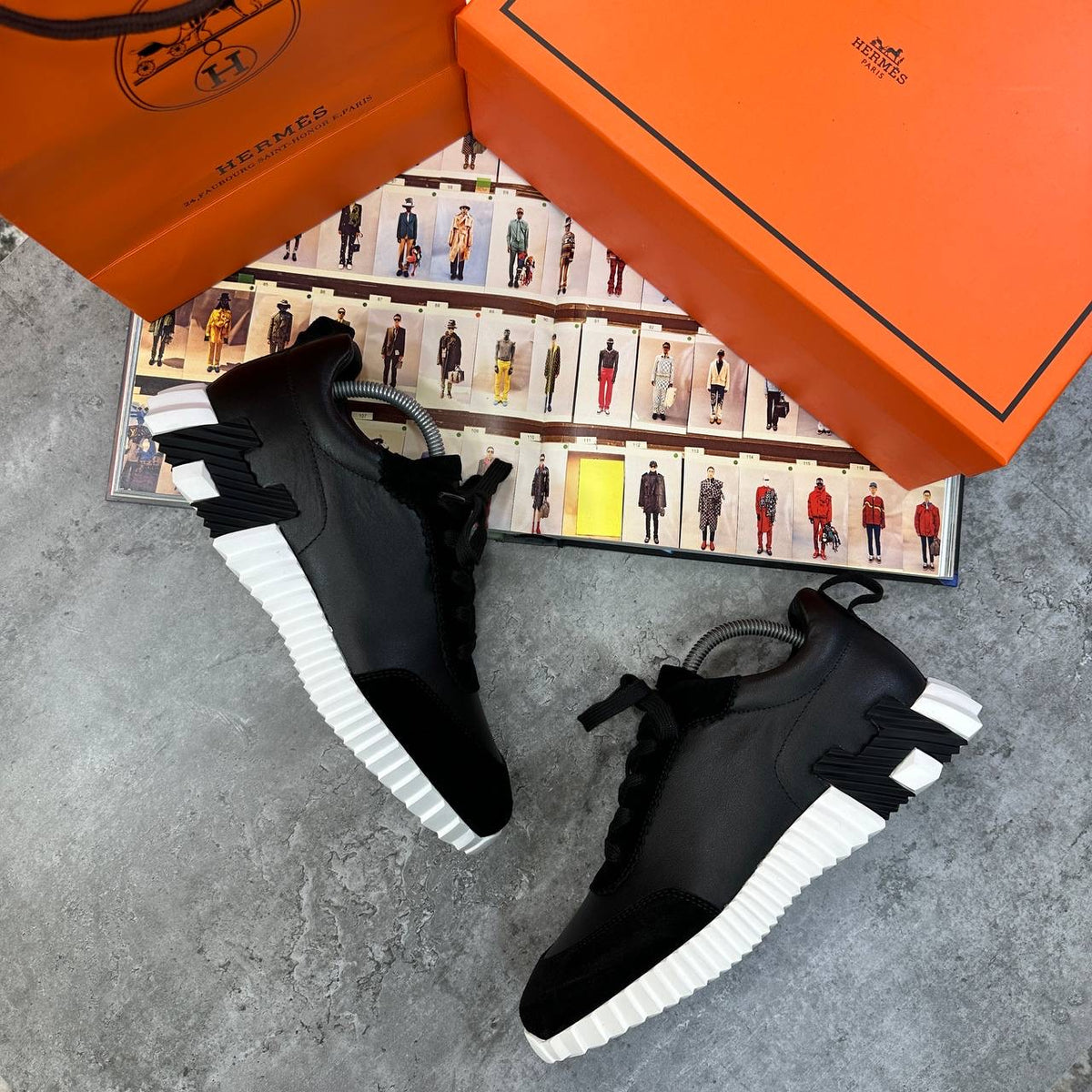 HRMS TRAINERS BLACK/WHITE
