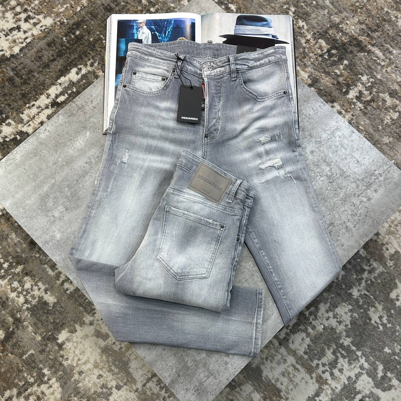 DSQD JEANS RED BADGE GREY
