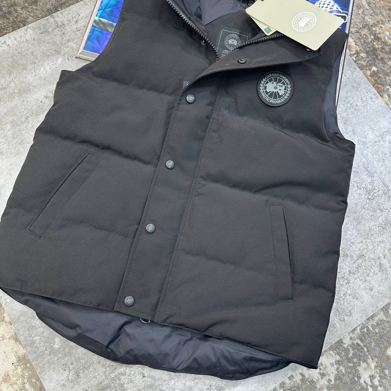 CNDA GOSE BLACKBADGE BODYWARMER BLACK