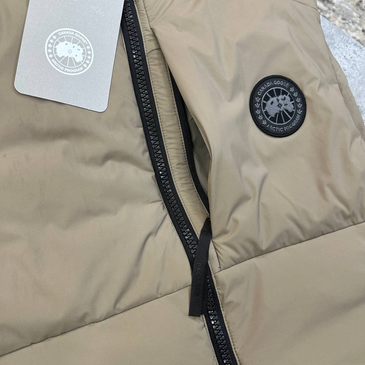 CNDA GOSE BLACKBADGE BODYWARMER BEIGE