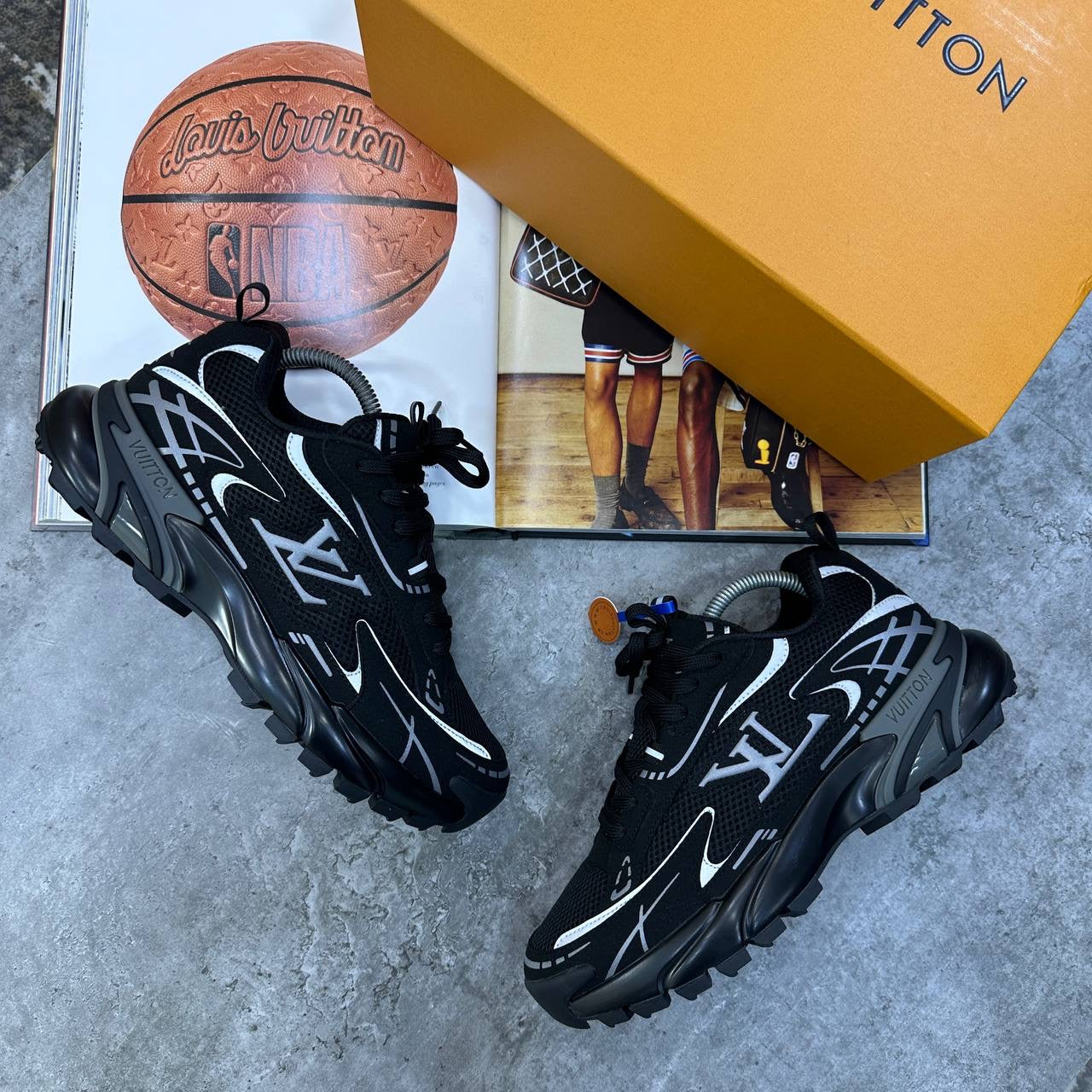 LVE TRAINERS ALL BLACK