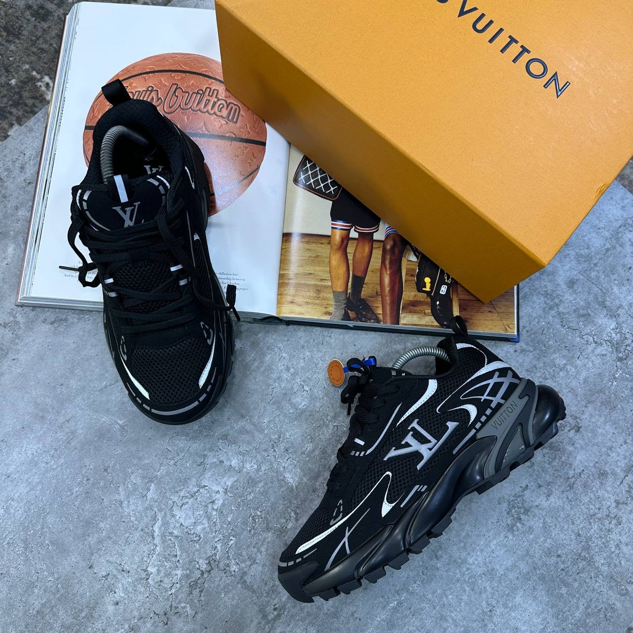 LVE TRAINERS ALL BLACK