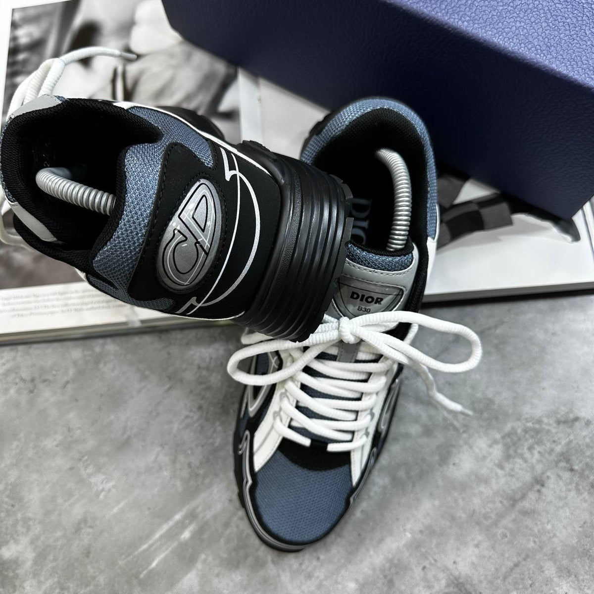 B-30 TRAINER GREY