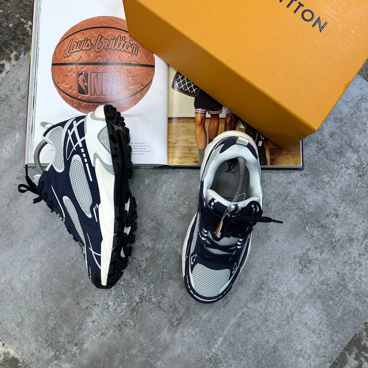 LVE TRAINERS NAVY