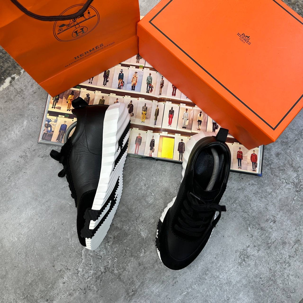 HRMS TRAINERS BLACK/WHITE
