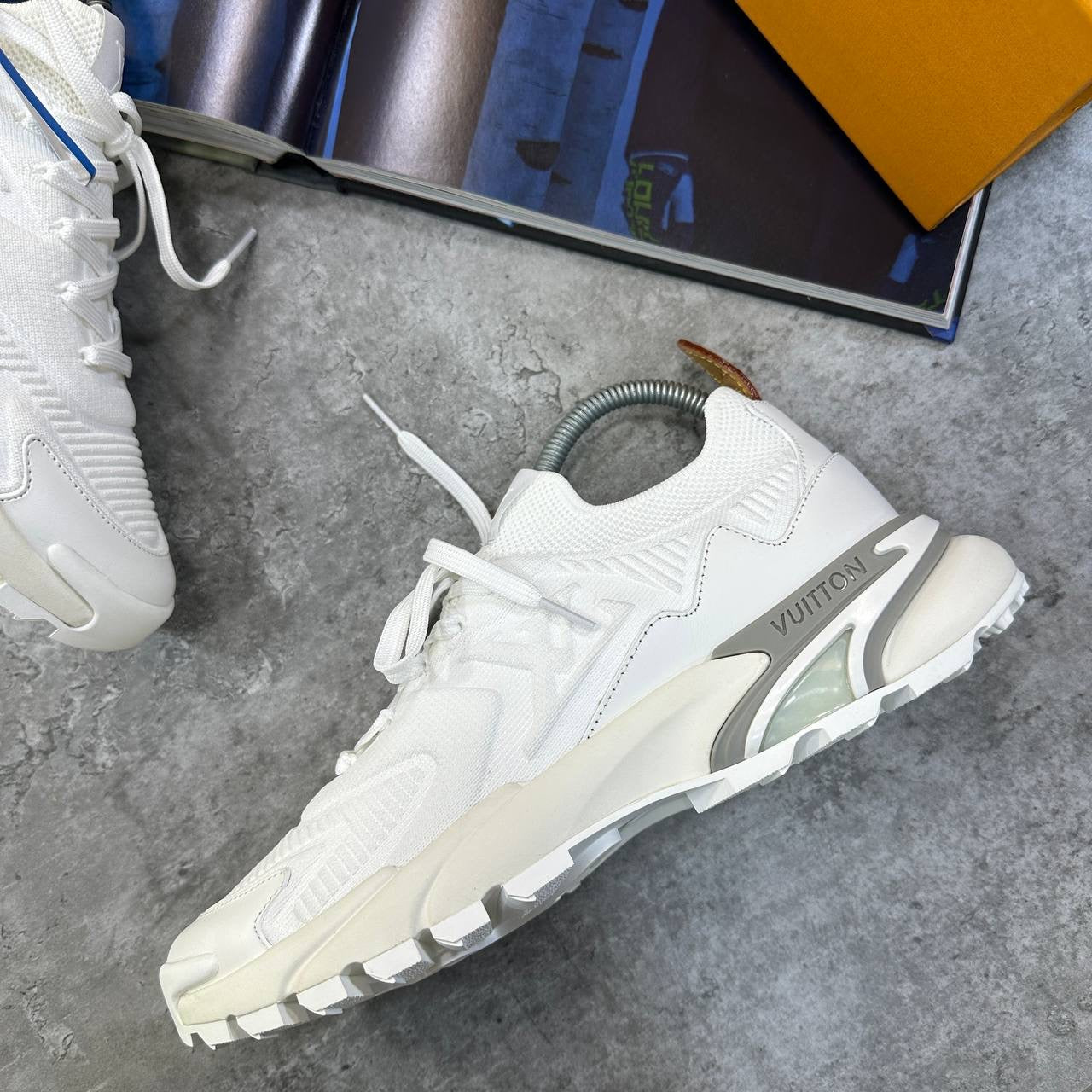 LVE TRAINERS ALL WHITE