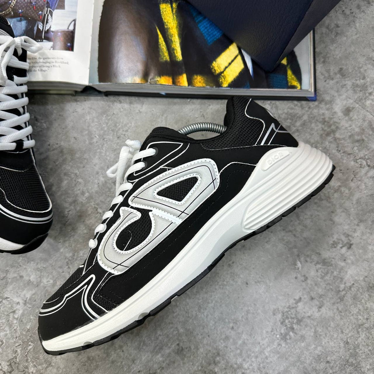 B-30 TRAINER BLACK/WHITE