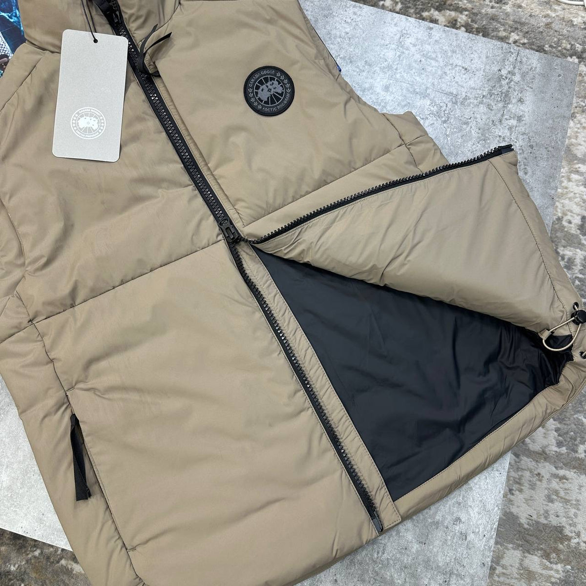 CNDA GOSE BLACKBADGE BODYWARMER BEIGE