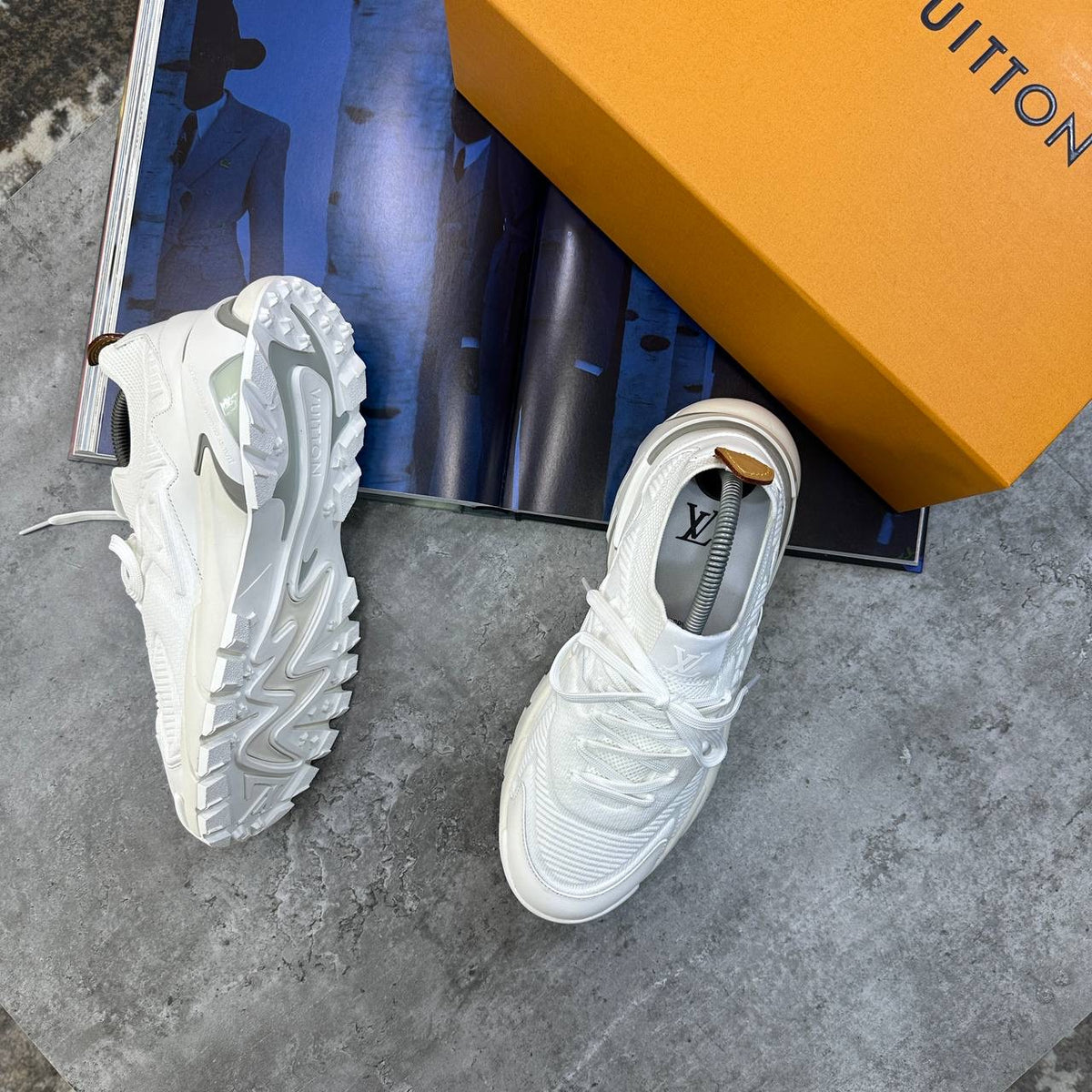LVE TRAINERS ALL WHITE